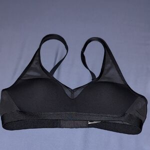Victoria's Secret Black Incredible Lightweight Max sports Bra 34A